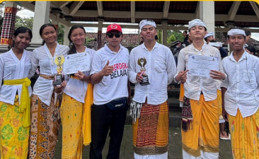 SMA Negeri 1 Kuta kembali menunjukkan komitmennya dalam pelestarian budaya lokal