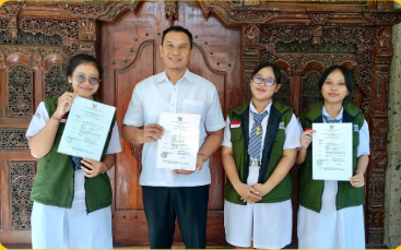 Tiga pelajar SMAN 1 Kuta memperoleh gelar Green Ambassador